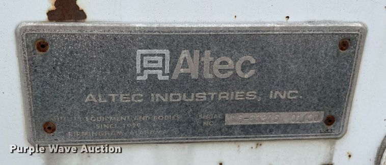 image for item LJ9762 1993 International 4700  bucket truck