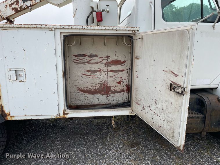 image for item LJ9762 1993 International 4700  bucket truck