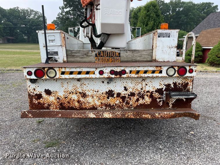 image for item LJ9762 1993 International 4700  bucket truck