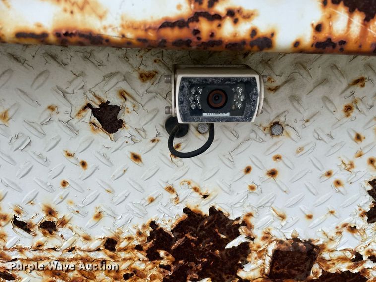 image for item LJ9762 1993 International 4700  bucket truck