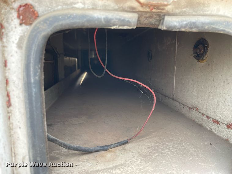 image for item LJ9762 1993 International 4700  bucket truck