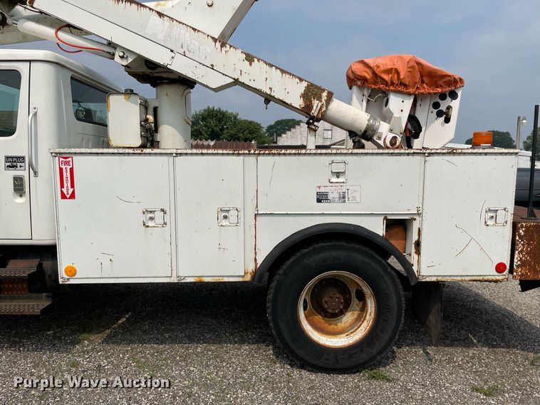 image for item LJ9762 1993 International 4700  bucket truck