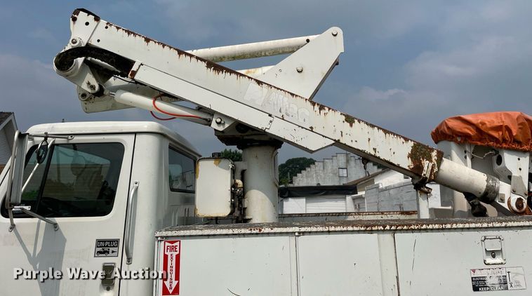 image for item LJ9762 1993 International 4700  bucket truck