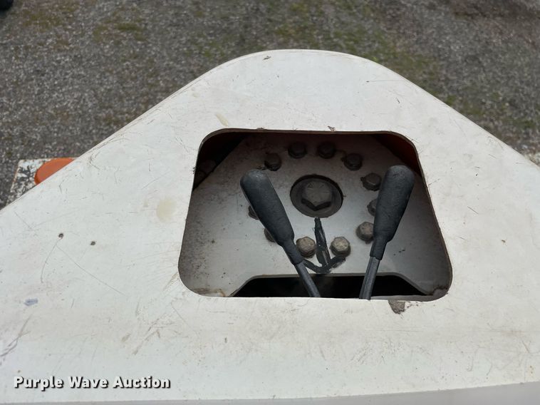 image for item LJ9762 1993 International 4700  bucket truck