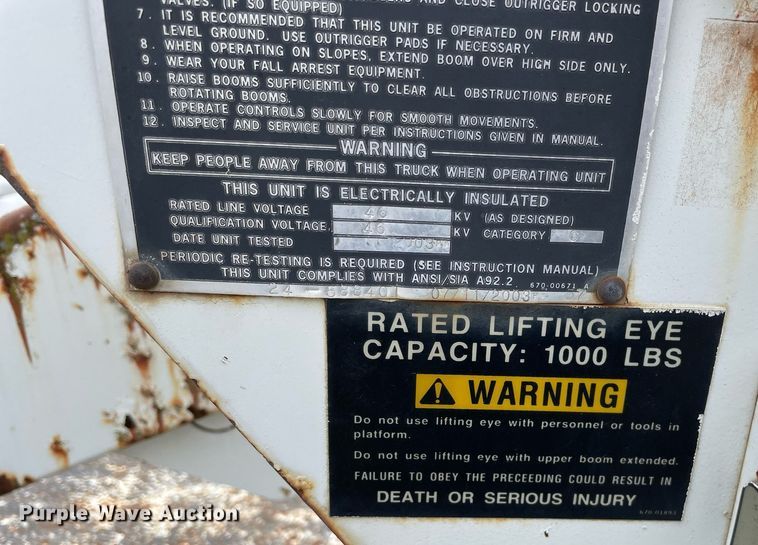 image for item LJ9762 1993 International 4700  bucket truck