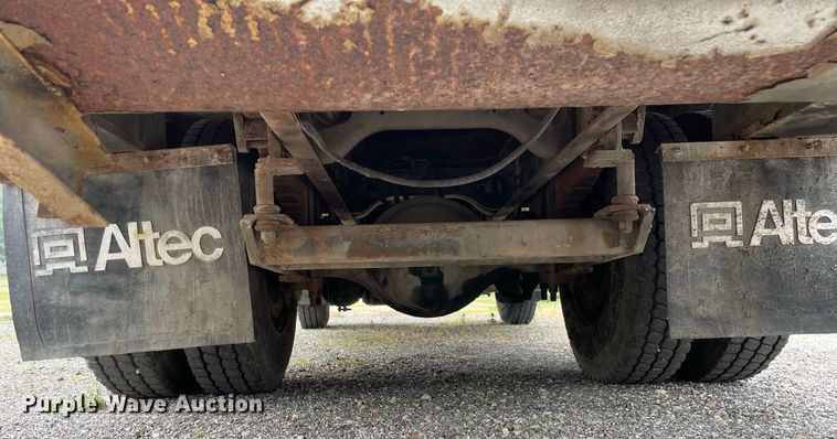 image for item LJ9762 1993 International 4700  bucket truck