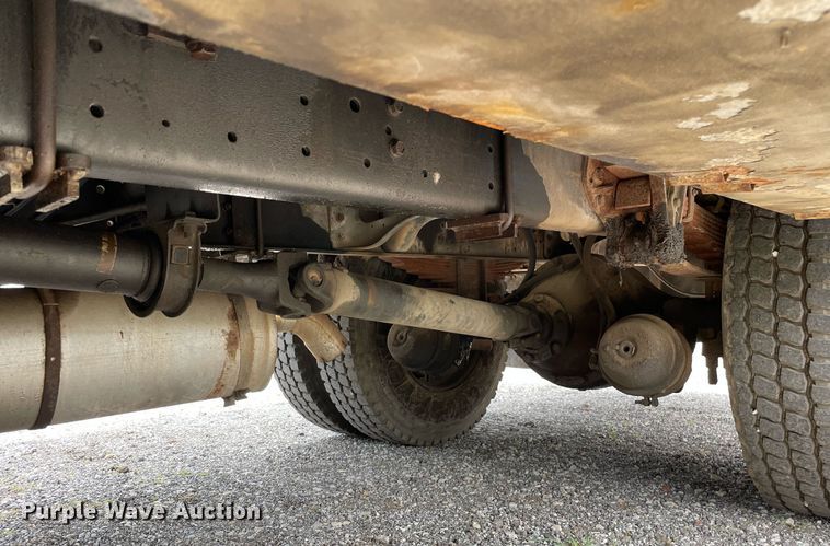 image for item LJ9762 1993 International 4700  bucket truck