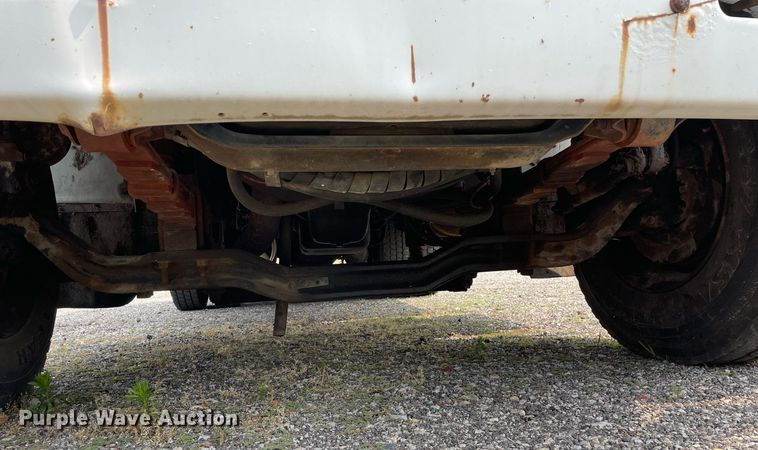 image for item LJ9762 1993 International 4700  bucket truck