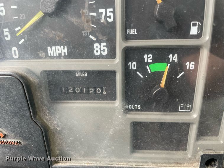 image for item LJ9762 1993 International 4700  bucket truck