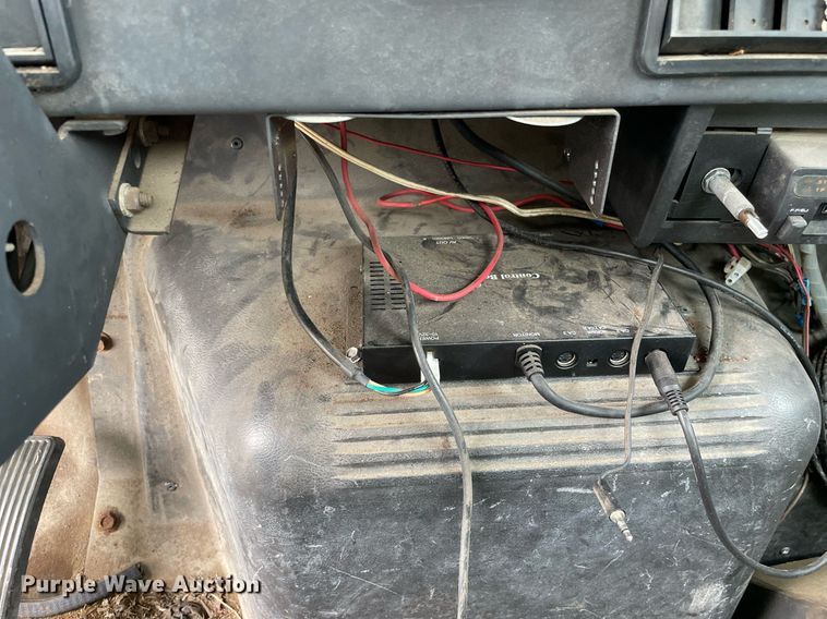 image for item LJ9762 1993 International 4700  bucket truck