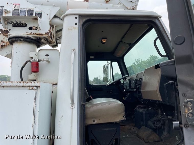 image for item LJ9762 1993 International 4700  bucket truck