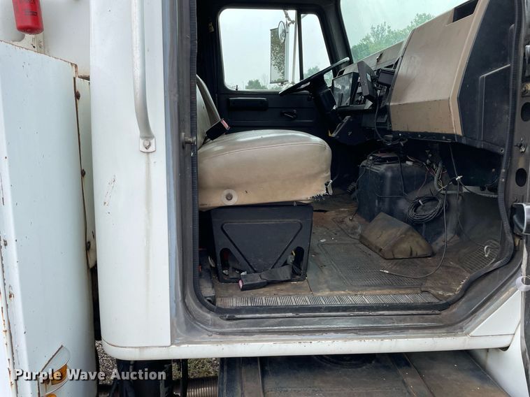 image for item LJ9762 1993 International 4700  bucket truck