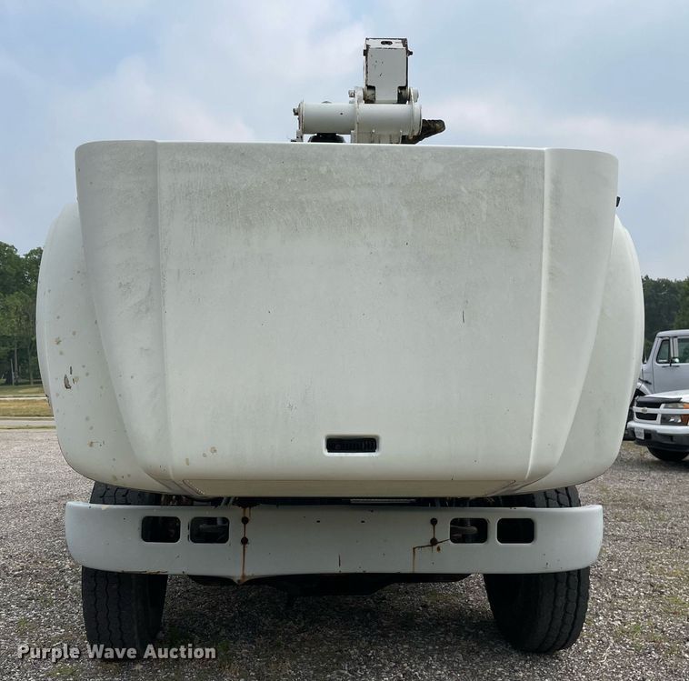 image for item LJ9762 1993 International 4700  bucket truck