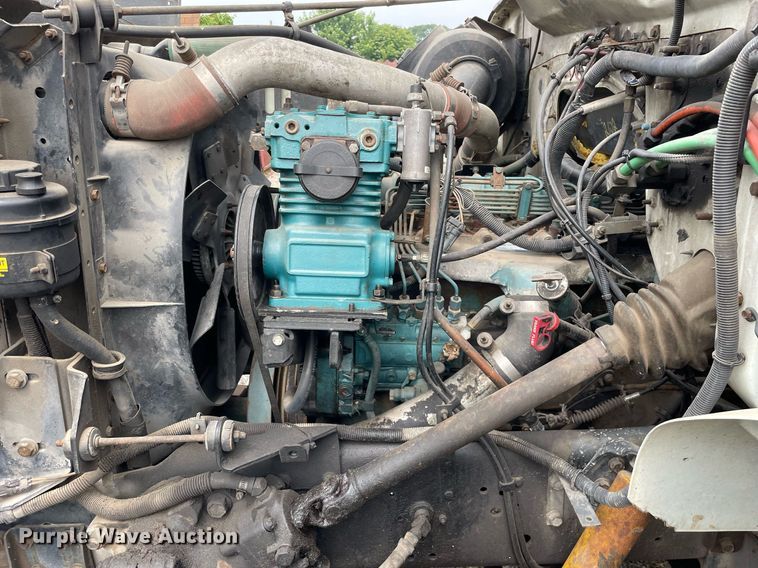 image for item LJ9762 1993 International 4700  bucket truck