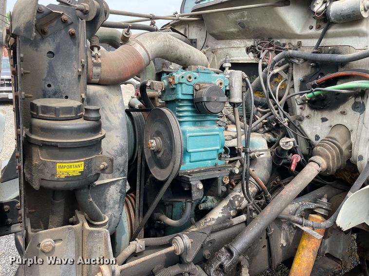 image for item LJ9762 1993 International 4700  bucket truck