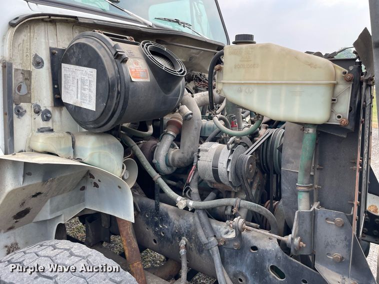 image for item LJ9762 1993 International 4700  bucket truck