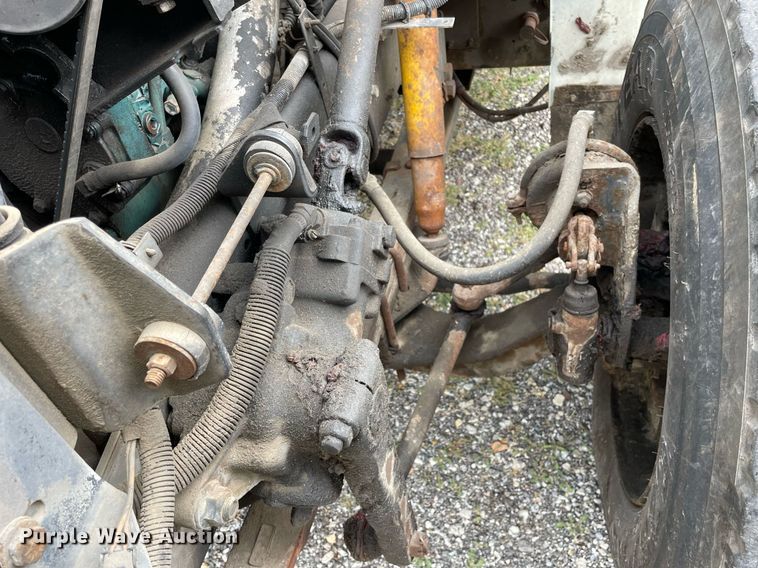 image for item LJ9762 1993 International 4700  bucket truck