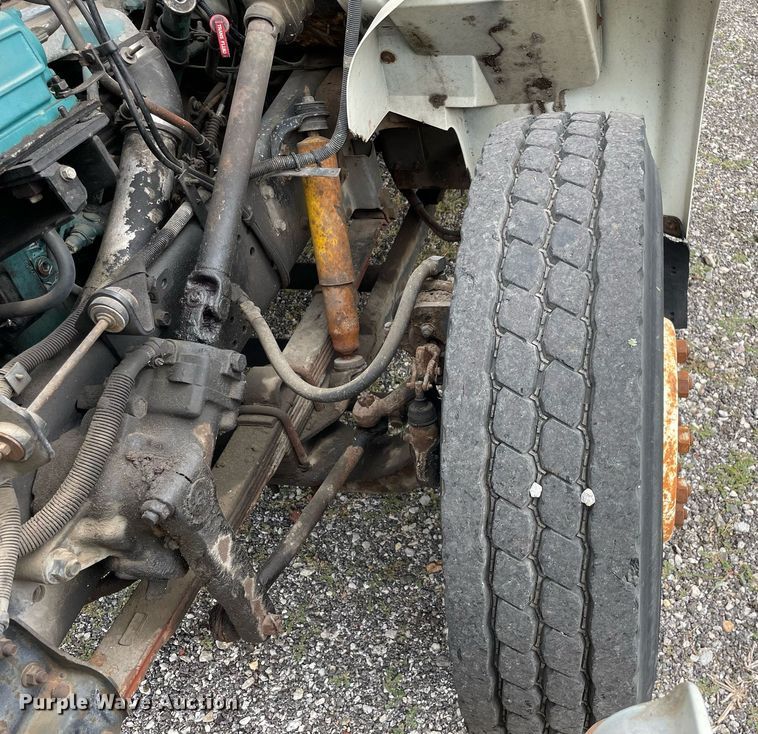 image for item LJ9762 1993 International 4700  bucket truck