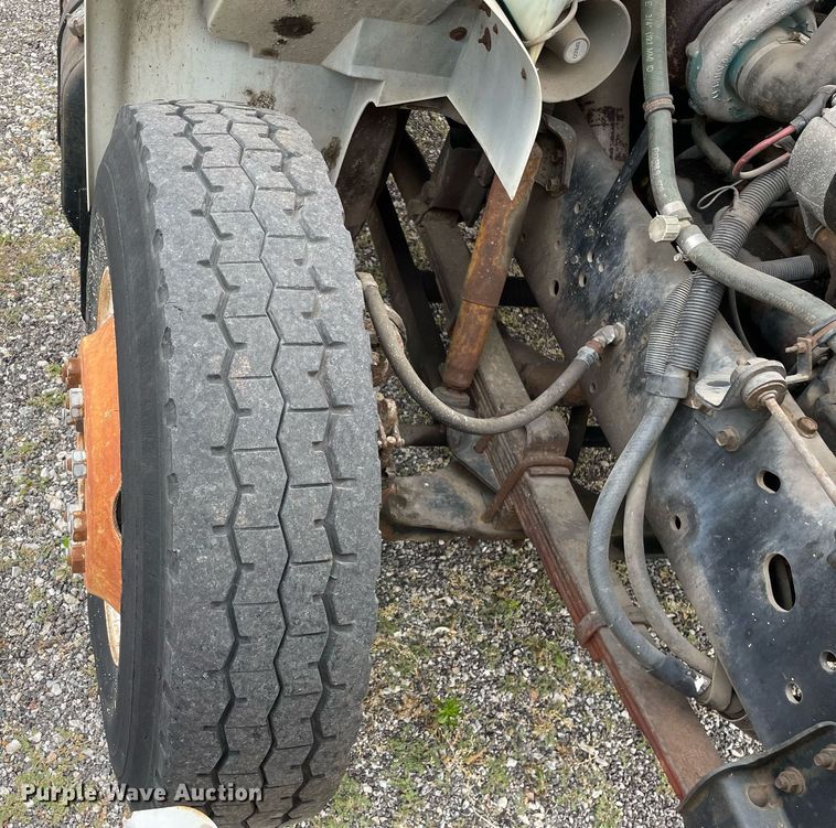 image for item LJ9762 1993 International 4700  bucket truck