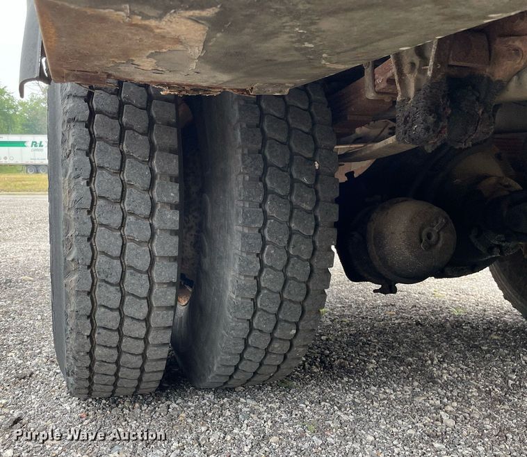 image for item LJ9762 1993 International 4700  bucket truck