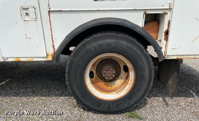 image for item LJ9762 1993 International 4700  bucket truck