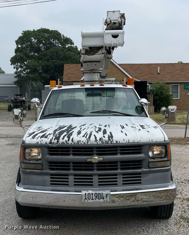 image for item LJ9765 1996 Chevrolet C3500  bucket truck