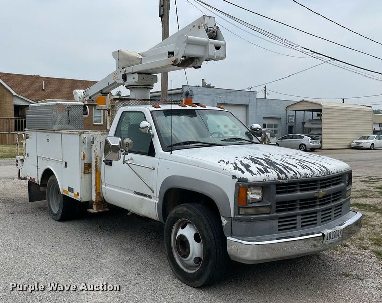 image for item LJ9765 1996 Chevrolet C3500  bucket truck