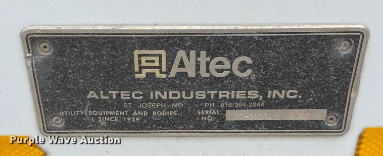 image for item LJ9765 1996 Chevrolet C3500  bucket truck