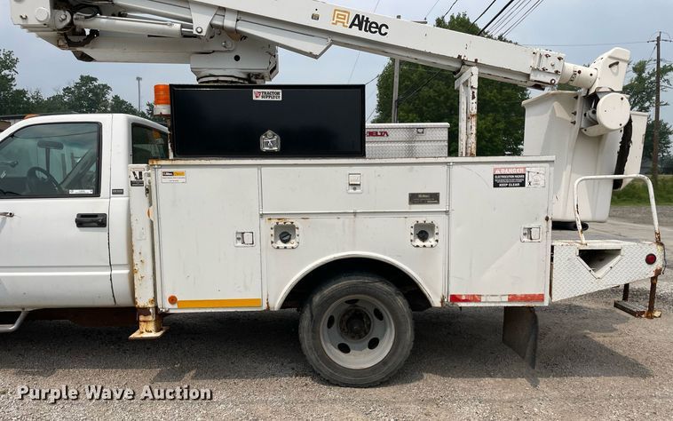 image for item LJ9765 1996 Chevrolet C3500  bucket truck