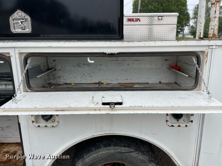 image for item LJ9765 1996 Chevrolet C3500  bucket truck