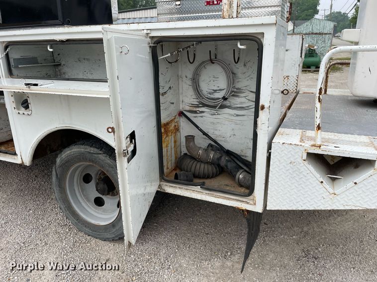 image for item LJ9765 1996 Chevrolet C3500  bucket truck