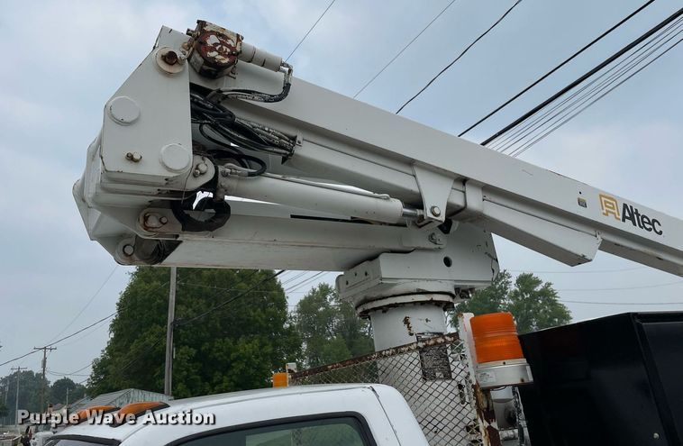 image for item LJ9765 1996 Chevrolet C3500  bucket truck