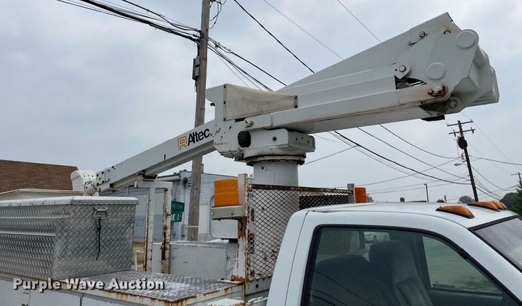 image for item LJ9765 1996 Chevrolet C3500  bucket truck