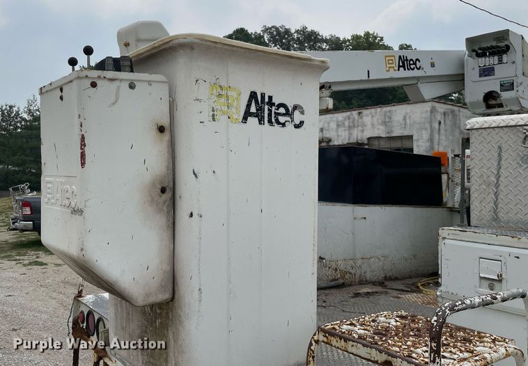 image for item LJ9765 1996 Chevrolet C3500  bucket truck