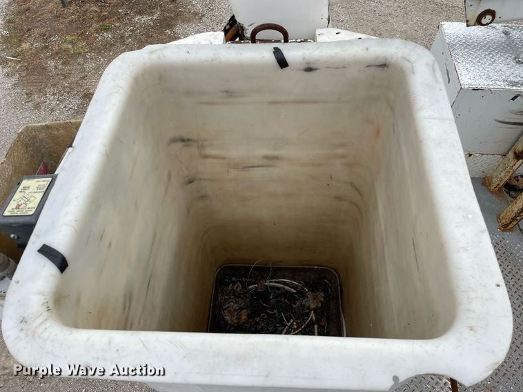 image for item LJ9765 1996 Chevrolet C3500  bucket truck