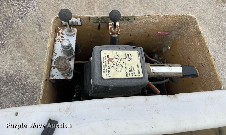 image for item LJ9765 1996 Chevrolet C3500  bucket truck