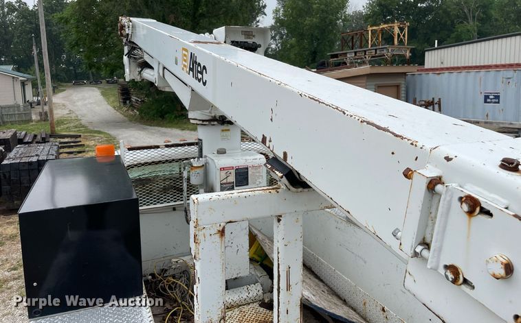 image for item LJ9765 1996 Chevrolet C3500  bucket truck