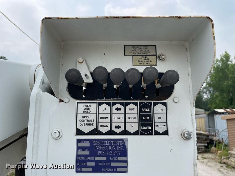 image for item LJ9765 1996 Chevrolet C3500  bucket truck