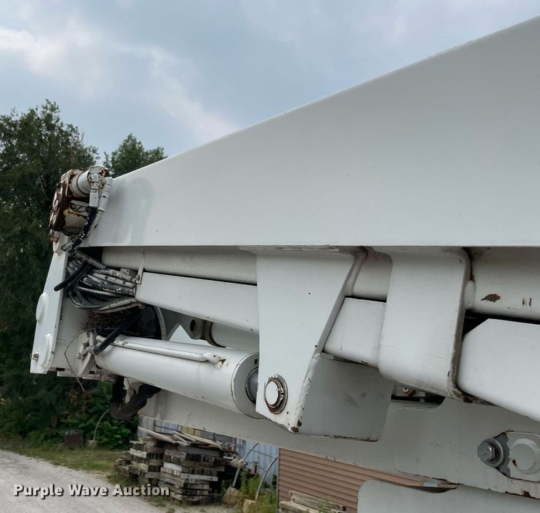 image for item LJ9765 1996 Chevrolet C3500  bucket truck