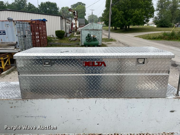 image for item LJ9765 1996 Chevrolet C3500  bucket truck