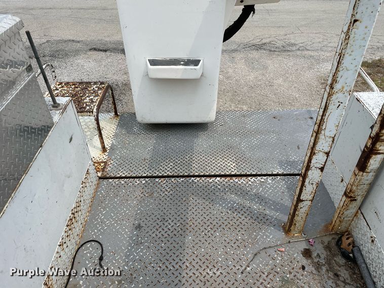 image for item LJ9765 1996 Chevrolet C3500  bucket truck