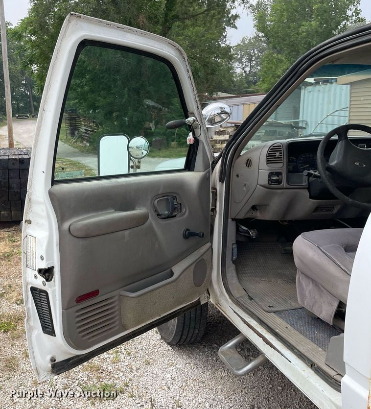 image for item LJ9765 1996 Chevrolet C3500  bucket truck