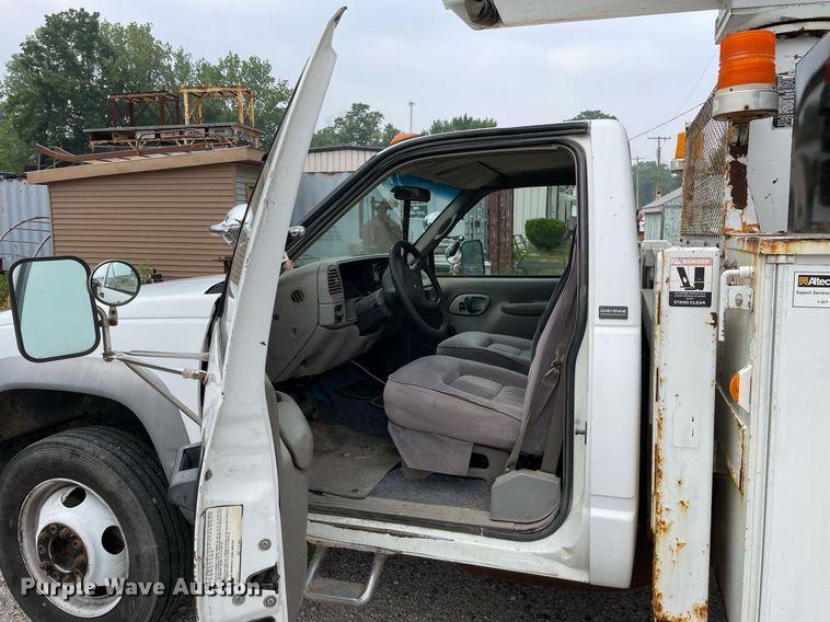 image for item LJ9765 1996 Chevrolet C3500  bucket truck