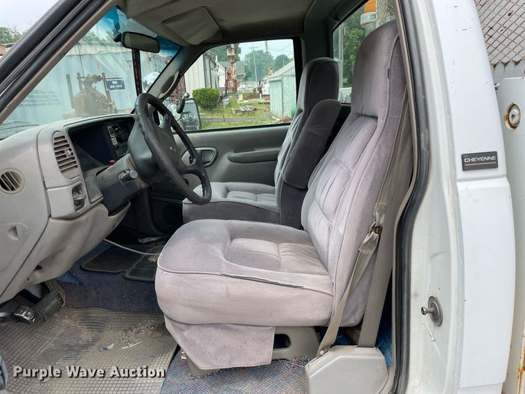 image for item LJ9765 1996 Chevrolet C3500  bucket truck