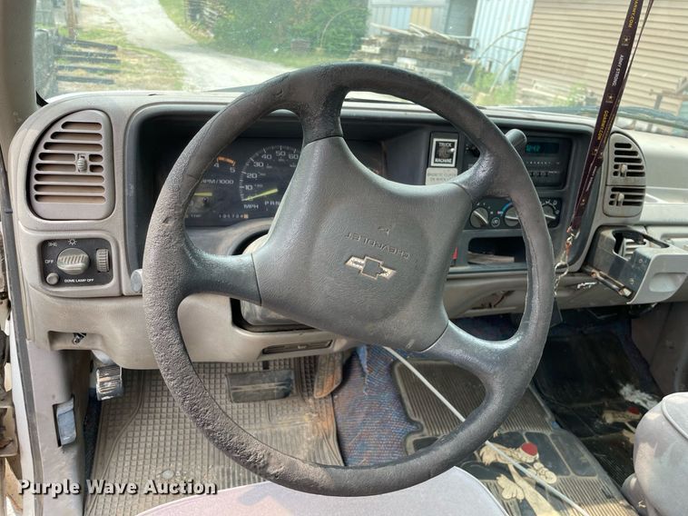 image for item LJ9765 1996 Chevrolet C3500  bucket truck