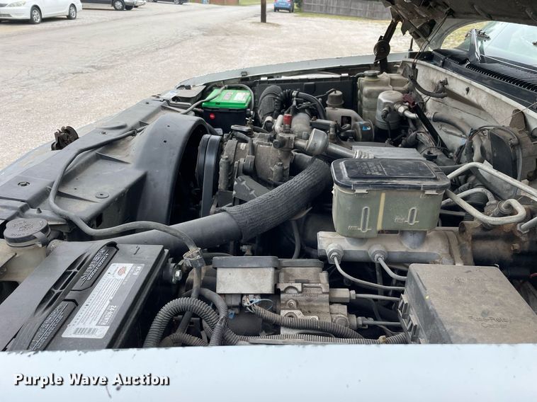 image for item LJ9765 1996 Chevrolet C3500  bucket truck