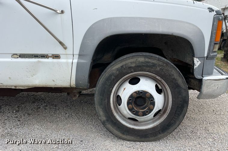 image for item LJ9765 1996 Chevrolet C3500  bucket truck