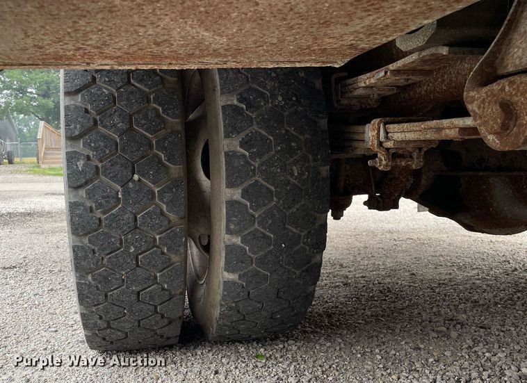 image for item LJ9765 1996 Chevrolet C3500  bucket truck