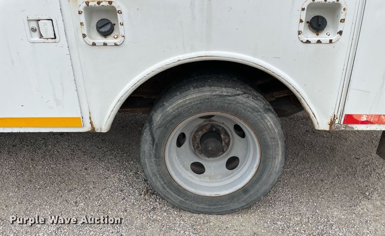 image for item LJ9765 1996 Chevrolet C3500  bucket truck