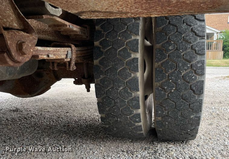 image for item LJ9765 1996 Chevrolet C3500  bucket truck